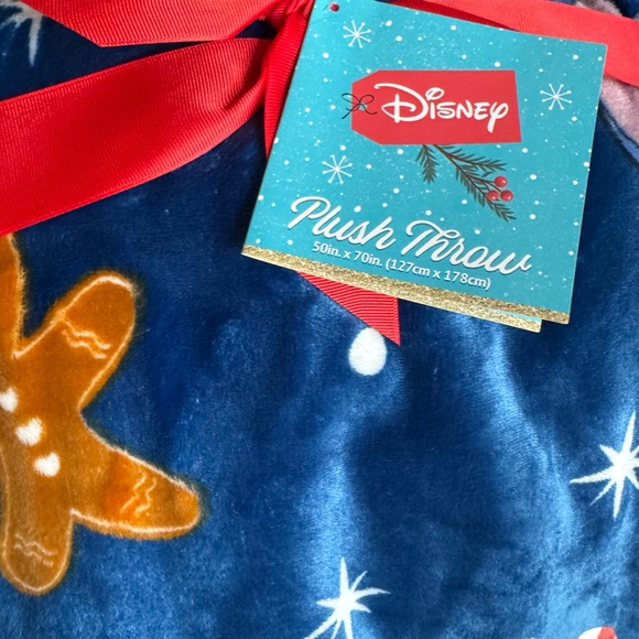 Disney Stitch Christmas Blanket - NWT - Picture 5 of 5